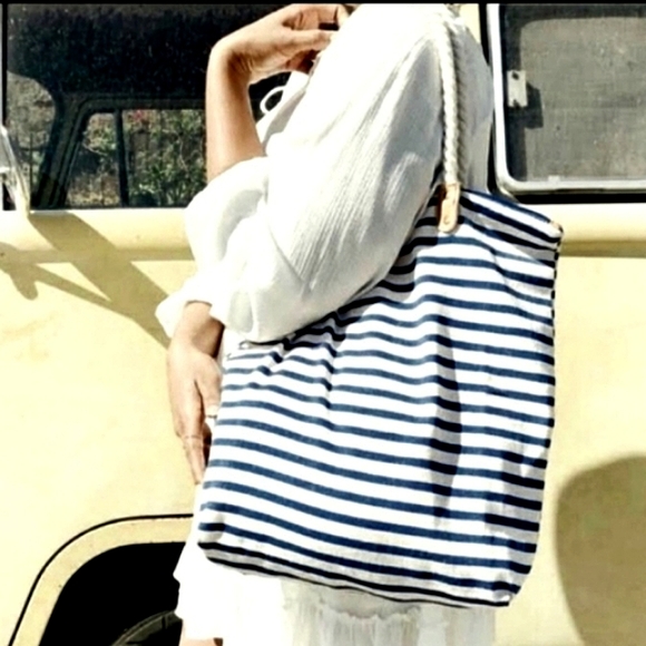 summer & rose Handbags - NWOT Summer and Rose 'Brittany' Canvas Tote